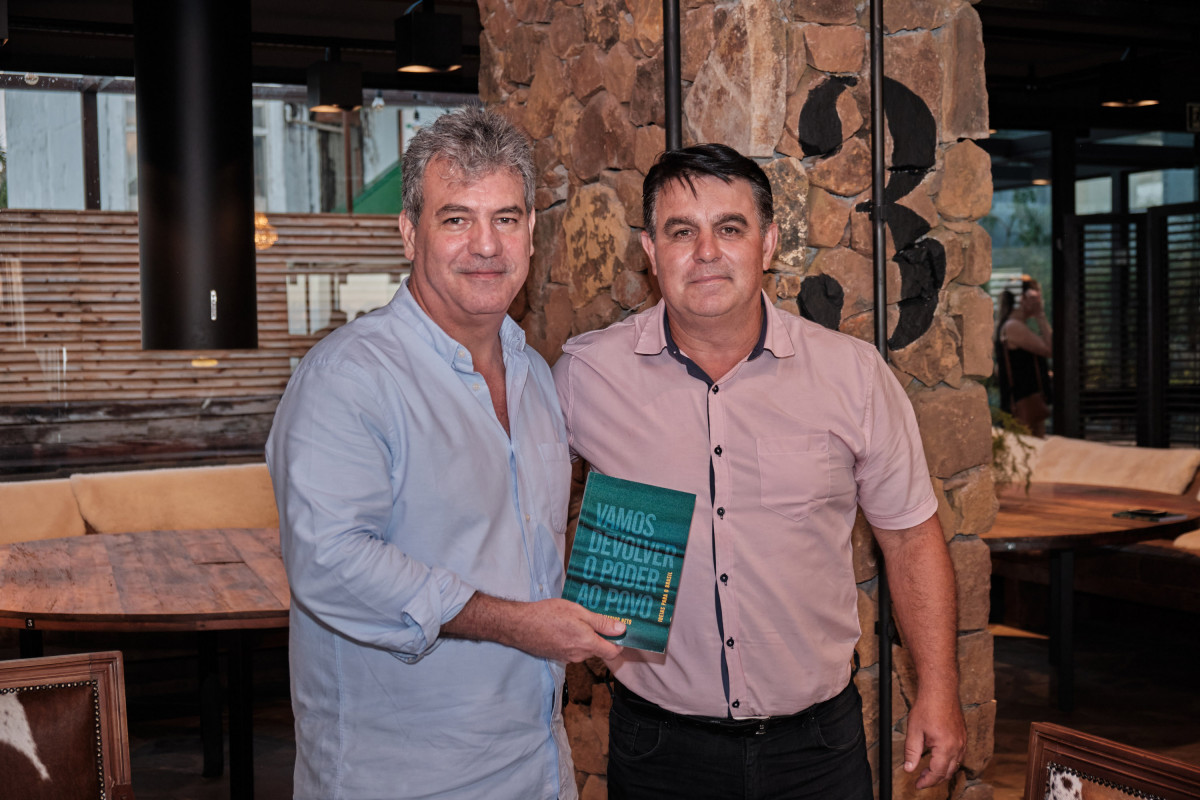 O autor José Ernesto Marino Neto e Arlei