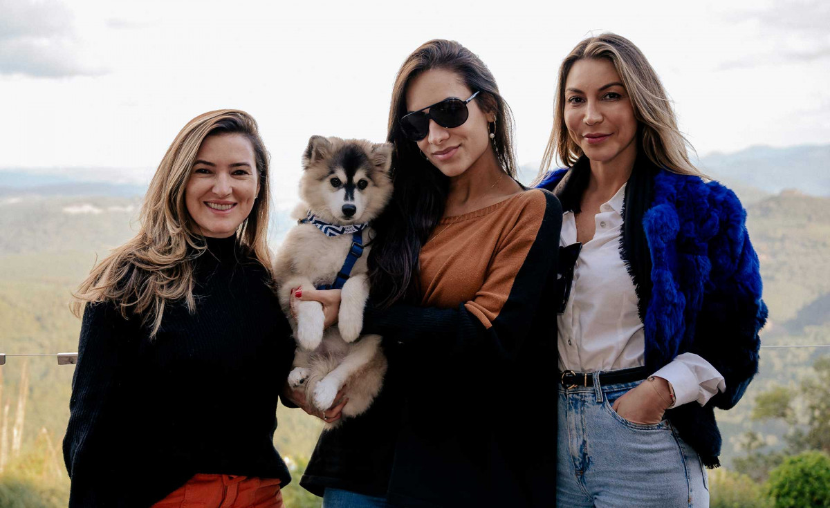 Rosi Lopes, Rita Guidotti com seu pet e Melina Zanon em tarde de charme no Mirante Laje de Pedra