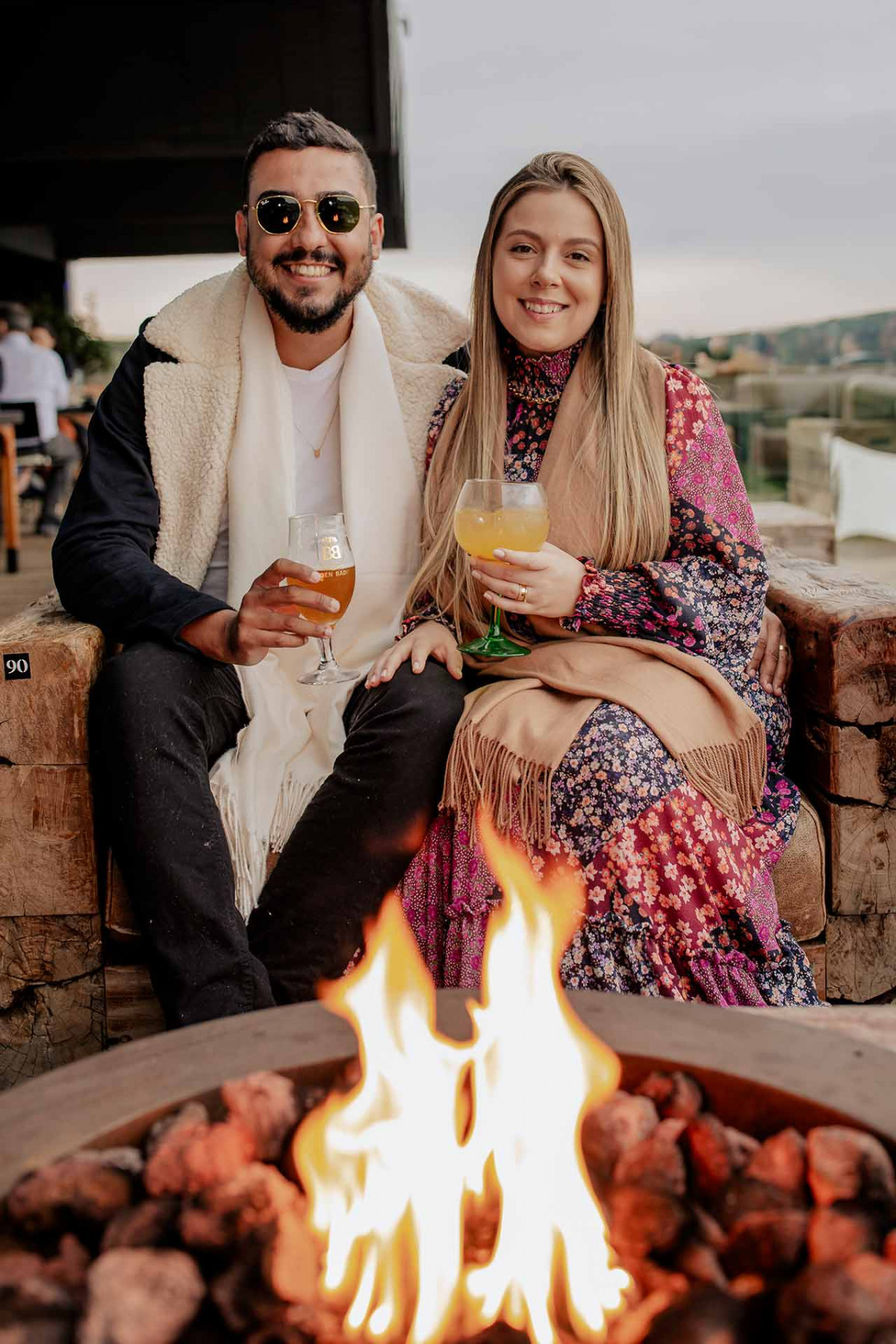Matheus Miguel Baroni de Oliveira e Larissa Teixeira Brito nos brindes da tarde de inverno no Mirante Laje de Pedra