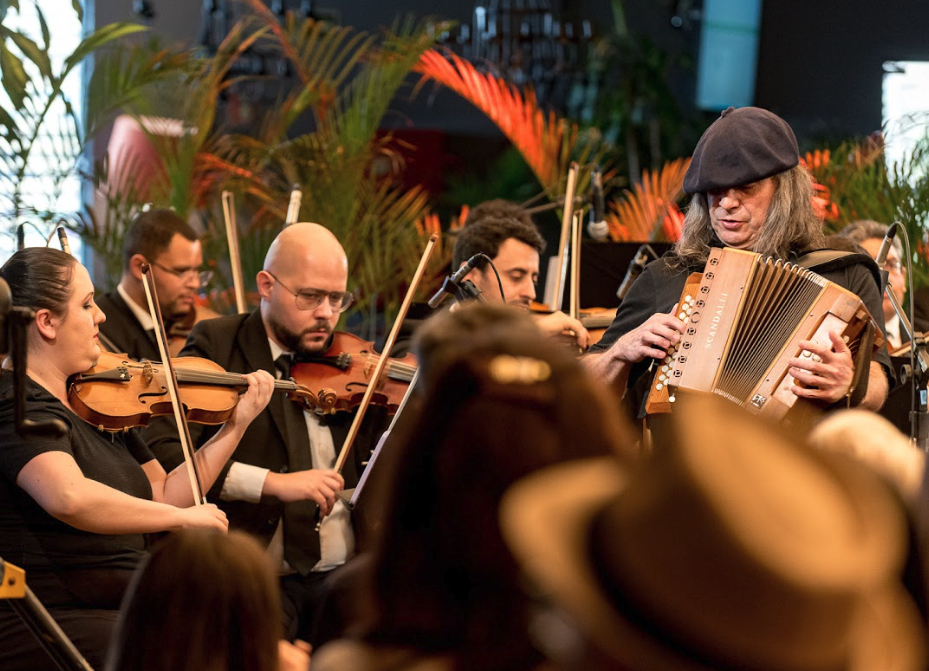 Renato Borghetti brilha em espetáculo especial da Orquestra Filarmônica Laje de Pedra